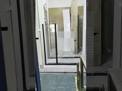 Veelzijdig en praktisch gehard glas douchescreen voor verschillende omgevingen