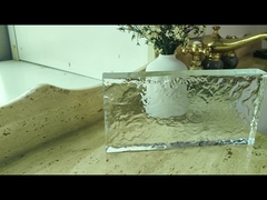 De Blokken van de glasbaksteen