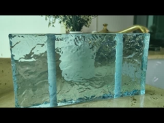 De Blokken van de glasbaksteen